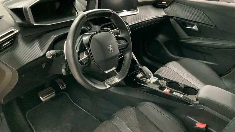 Peugeot 2008 • 2021 • 32,700 km 8