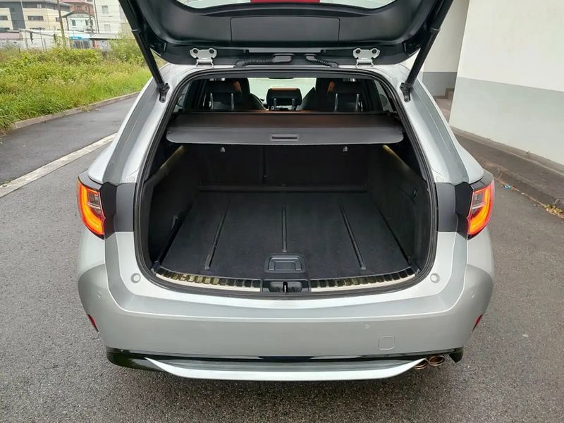 Toyota Corolla Hybrid • 2021 • 93,000 km 10