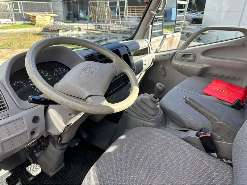 Toyota Dyna • 2007 • 59,000 km 2