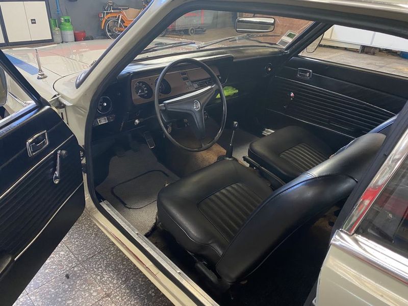 Ford E-150 • 1971 • 90,000 km 3