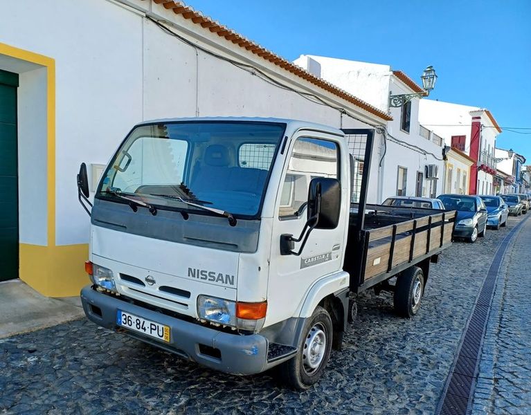 Nissan Cabstar E - T • 2000 • 250,000 km 2