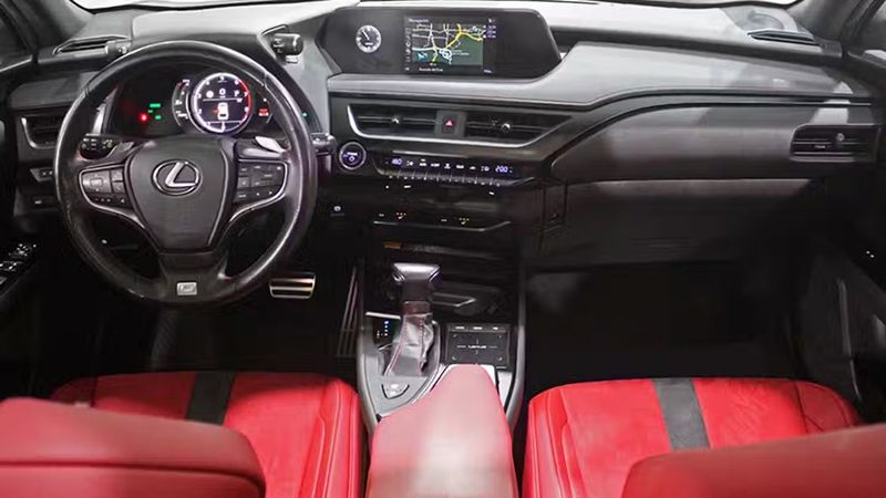 Lexus UX • 2020 • 76,543 km 9