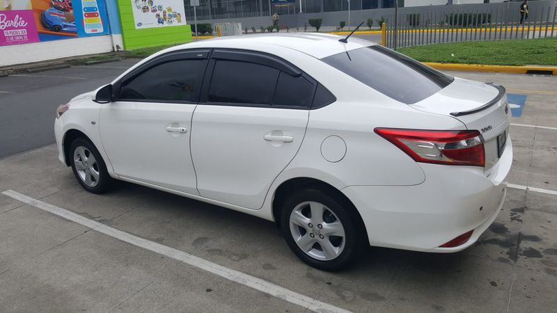 Toyota Yaris • 2014 • 105,000 km 5