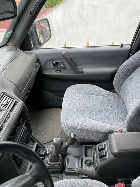 Mitsubishi Pajero • 1998 • 185,000 km 5