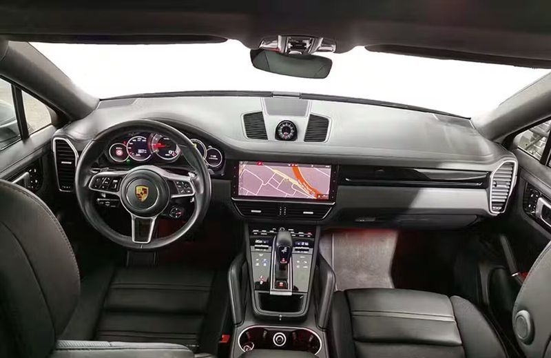 Porsche Cayenne Coupe • 2020 • 28,560 km 5