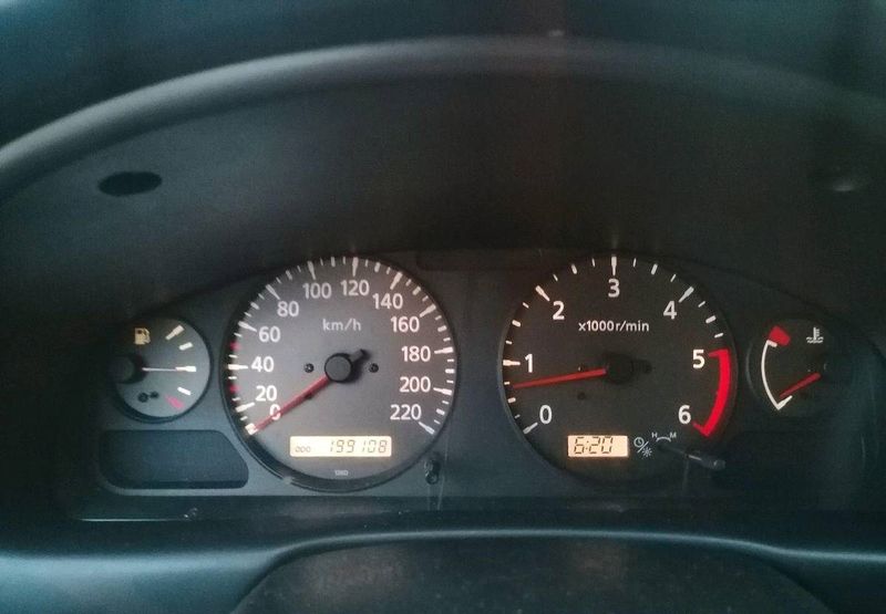 Nissan Almera • 2001 • 180,000 km 6