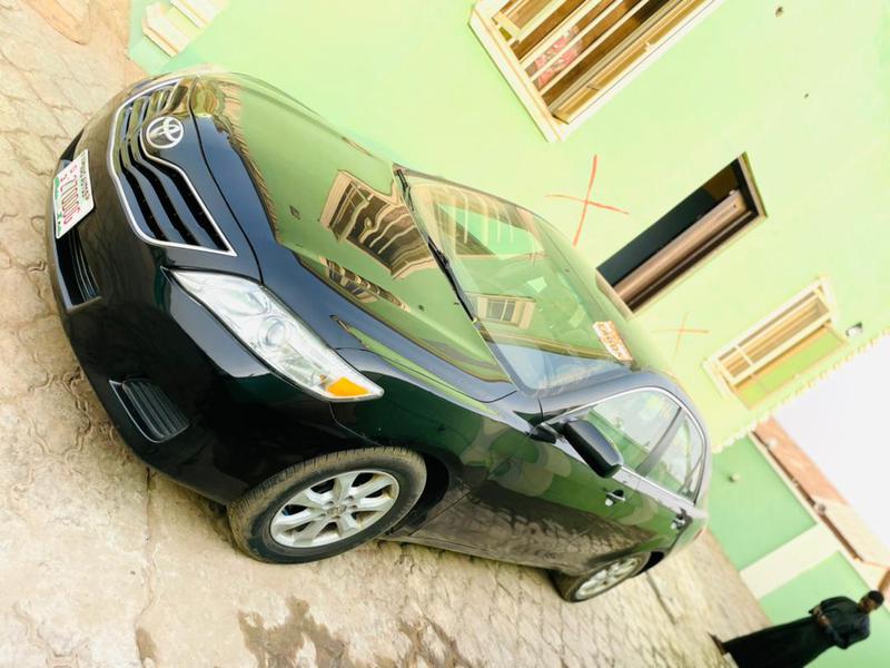 Toyota Camry • 2010 • 180,000 km 4