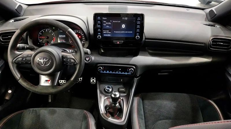 Toyota Yaris • 2023 • 9,927 km 7