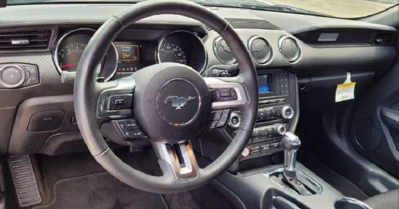 Ford Mustang • 2015 • 93,000 km 5