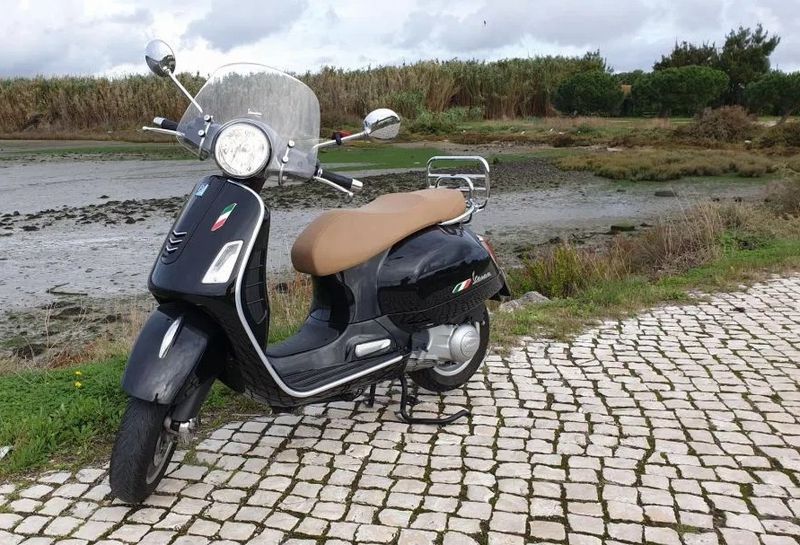Vespa gts 300 • 2018 • 5,700 km 2