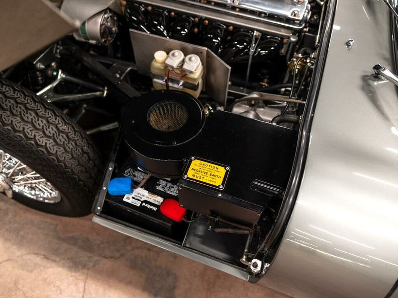 Jaguar E-PACE • 1967 • 42,690 km 4