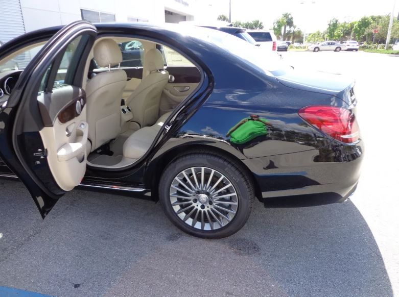 Mercedes-Benz C • 2015 • 90,000 km 3
