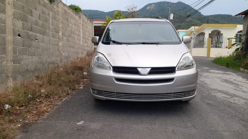 Toyota Sienna • 2005 • 123,057 km 1