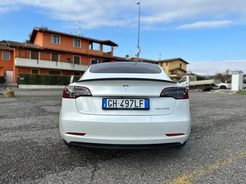 Tesla Model 3 • 2021 • 65,000 km 4