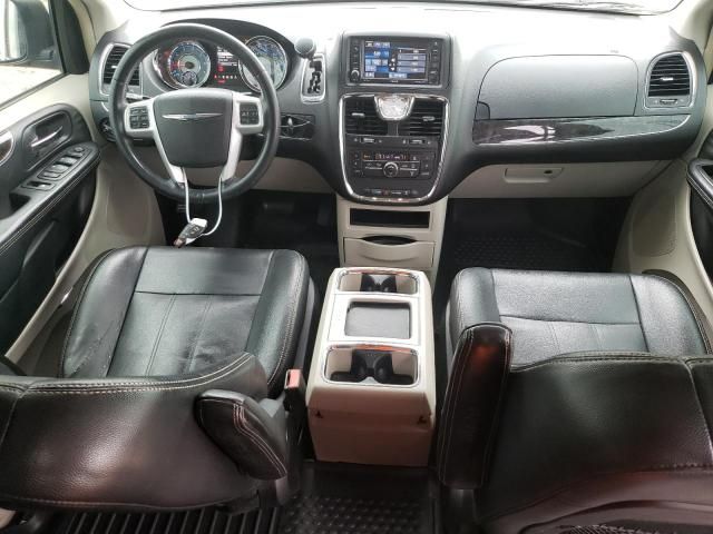 Chrysler Town & Country • 2015 • 10,000 mi 8