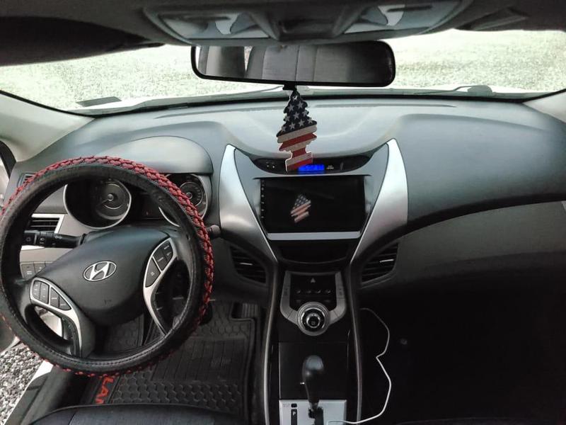 Hyundai Elantra • 2012 • 51,684 km 7