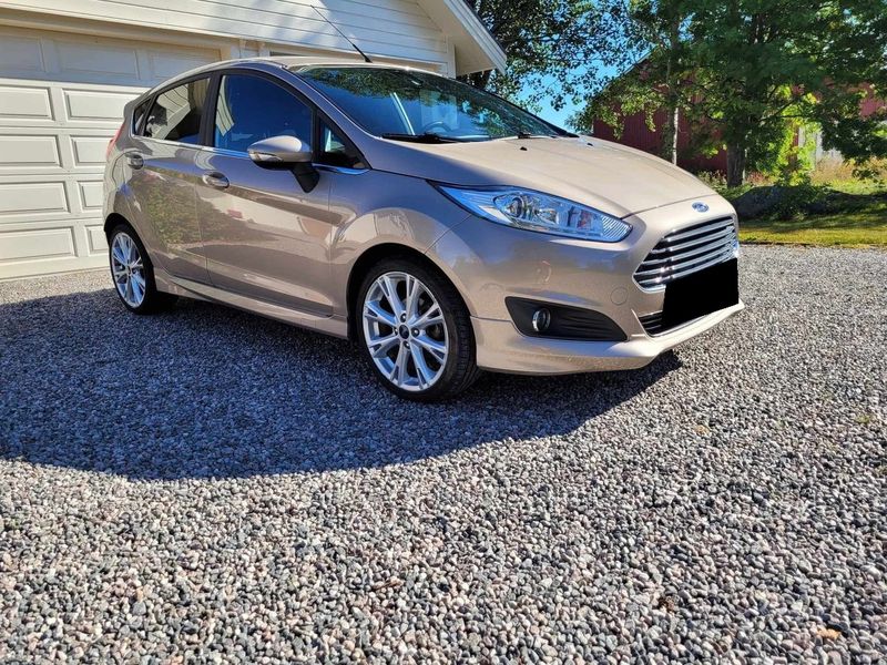 Ford Fiesta • 2015 • 82,500 km 4