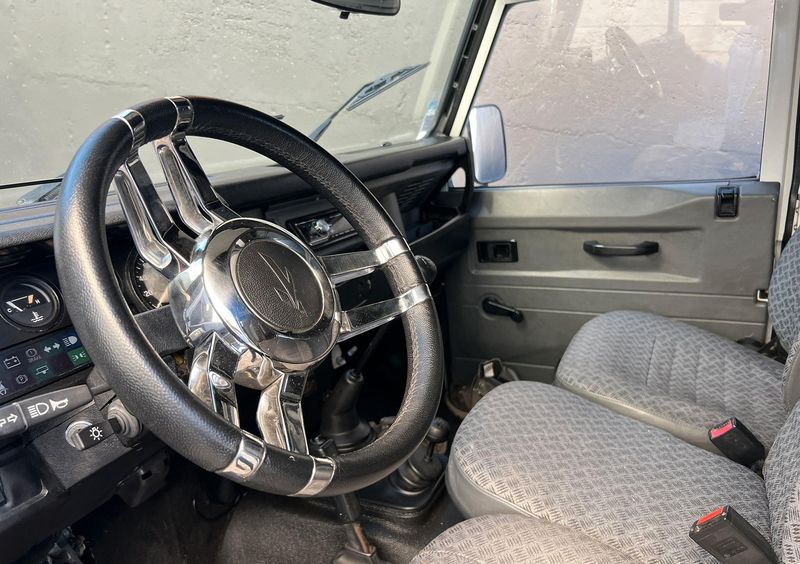 Land Rover Defender • 1996 • 170,000 km 4