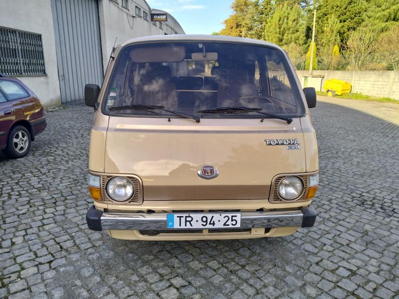 Toyota Hiace Van • 1982 • 234,000 km 1