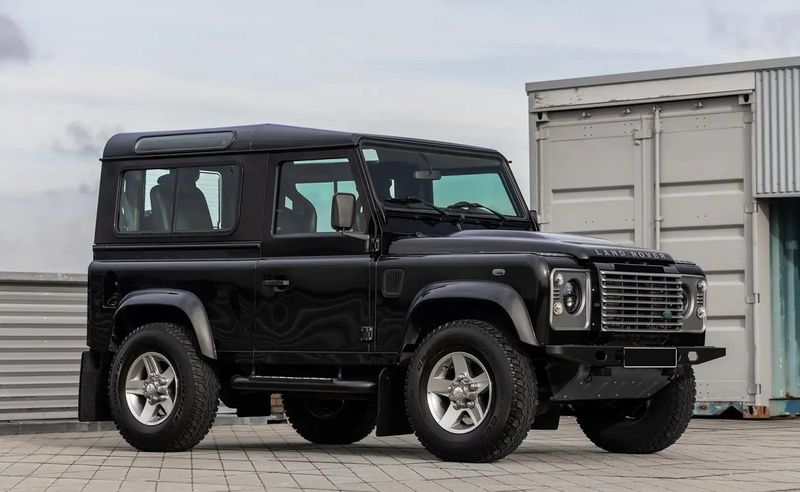 Land Rover Defender • 2012 • 83,000 km 14