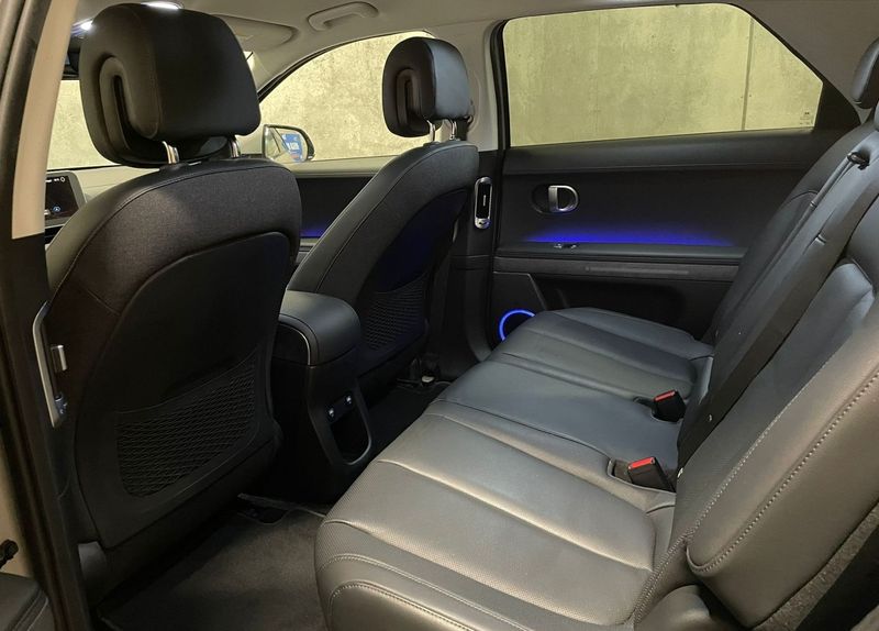 Hyundai Ioniq Electric • 2022 • 38,500 km 12