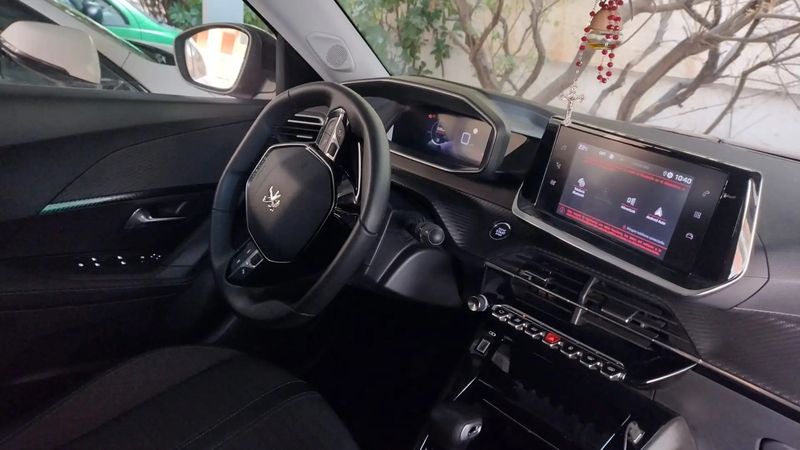 Peugeot 2008 • 2022 • 20,600 km 3