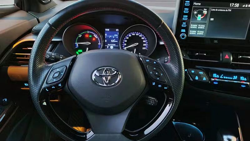 Toyota C-HR • 2022 • 63,830 km 12