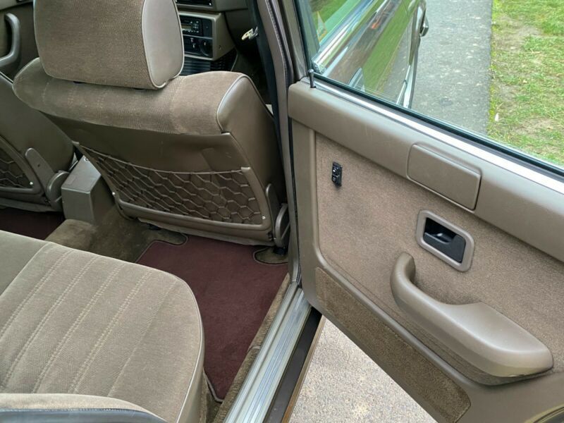 BMW 5 Series • 1986 • 116,470 km 17