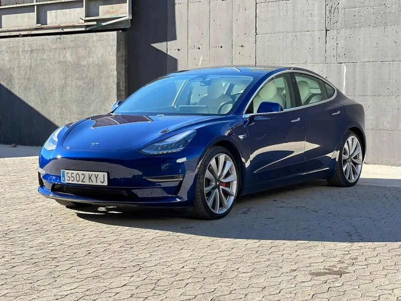 Tesla Model 3 • 2019 • 90,000 km 12