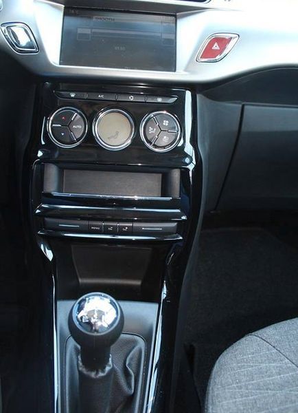 Citroën C3 • 2016 • 70,000 km 3