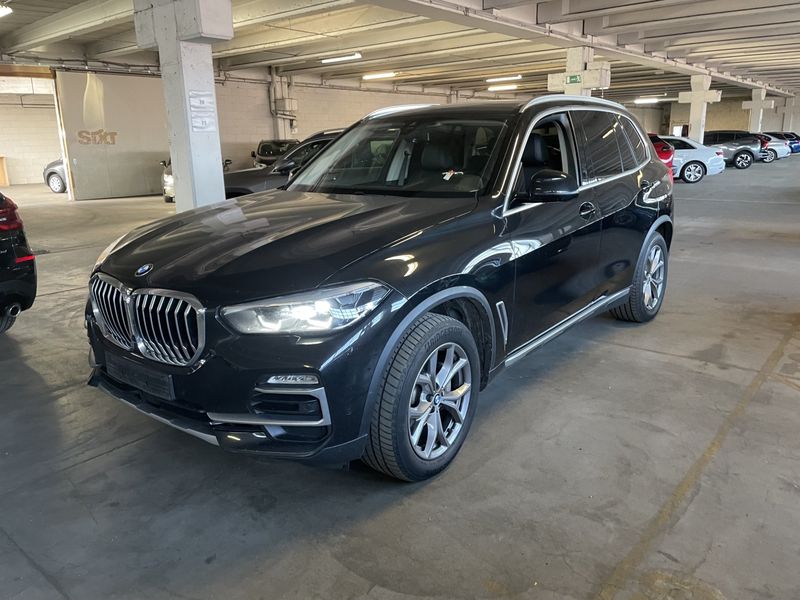 BMW X5 • 2019 • 122,000 km 1