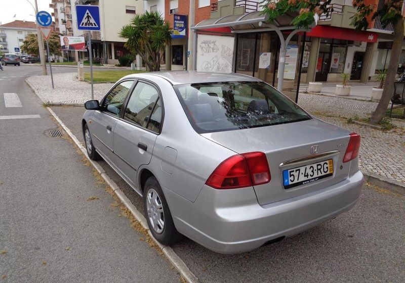 Honda Civic • 2001 • 150,000 km 2