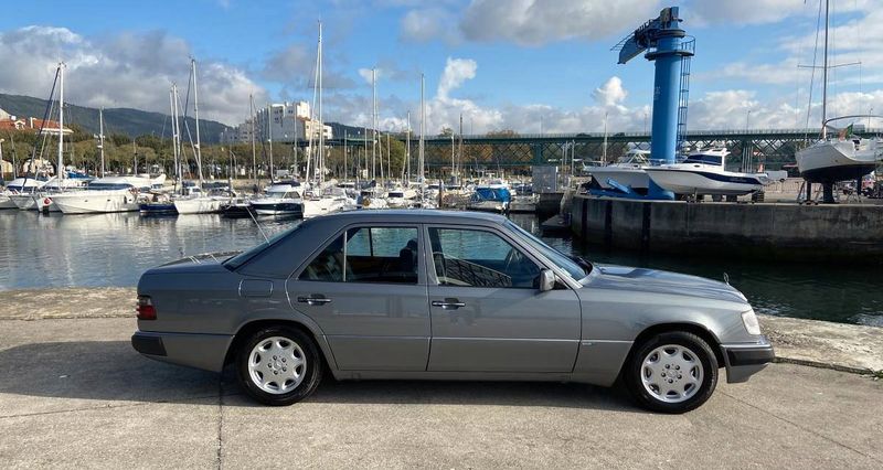 Mercedes-Benz E • 1990 • 170,000 km 3