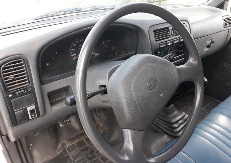Nissan Pickup • 1996 • 350,000 km 6