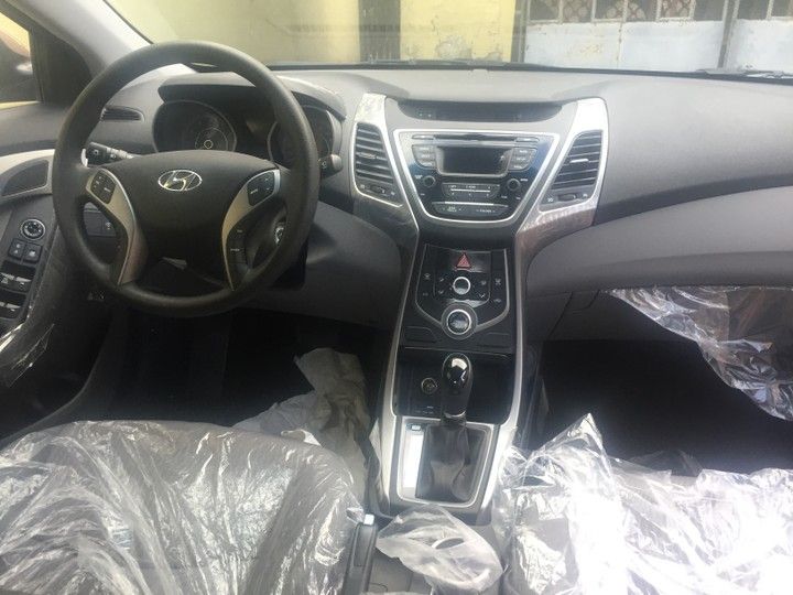 Hyundai Elantra • 2016 • 8 km 3