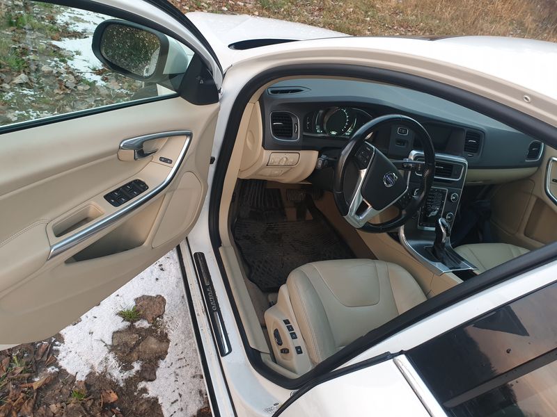 Volvo S60 • 2015 • 148,000 km 7