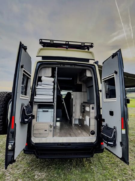 Mahindra Thar • 2021 • 46,250 km 3