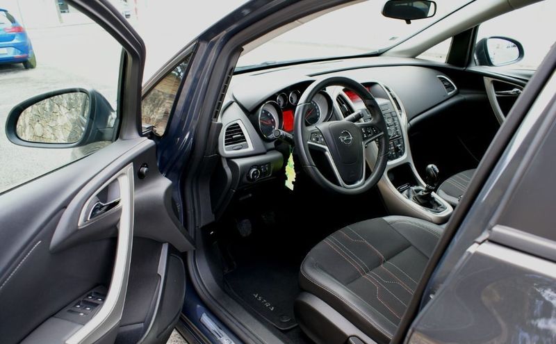 Opel Astra • 2012 • 58,193 km 3