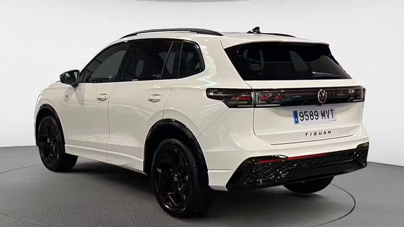Volkswagen Tiguan • 2024 • 4,100 km 2