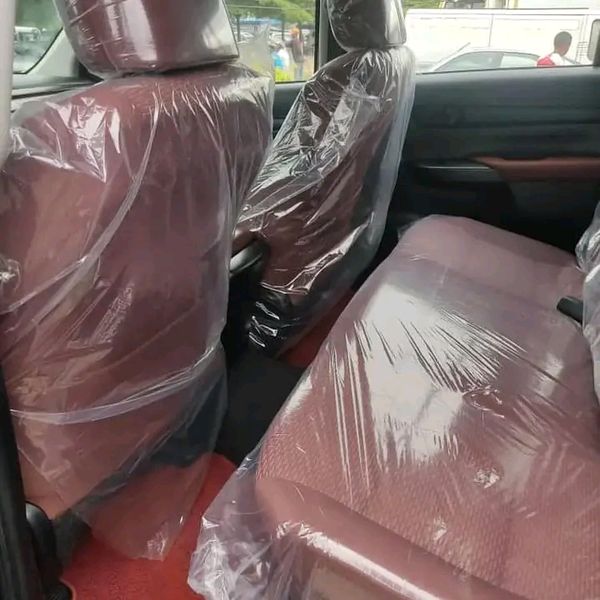 Toyota Hilux • 2020 • 50,000 km 4