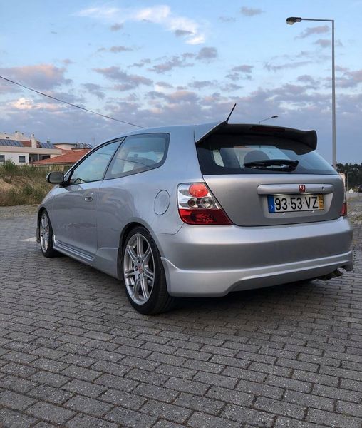 Honda Civic • 2004 • 250,000 km 2