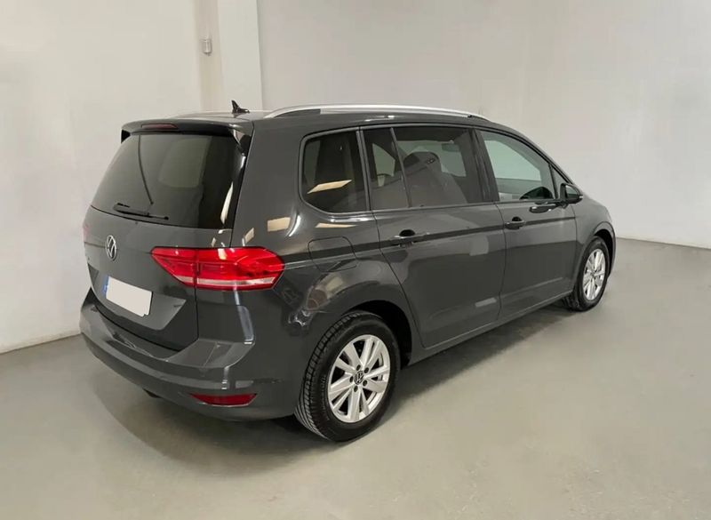 Volkswagen Touran • 2021 • 82,000 km 6
