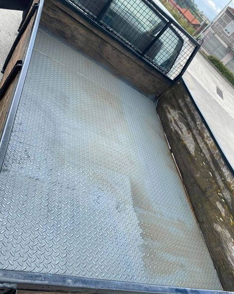 Nissan Pickup • 1989 • 250,000 km 8