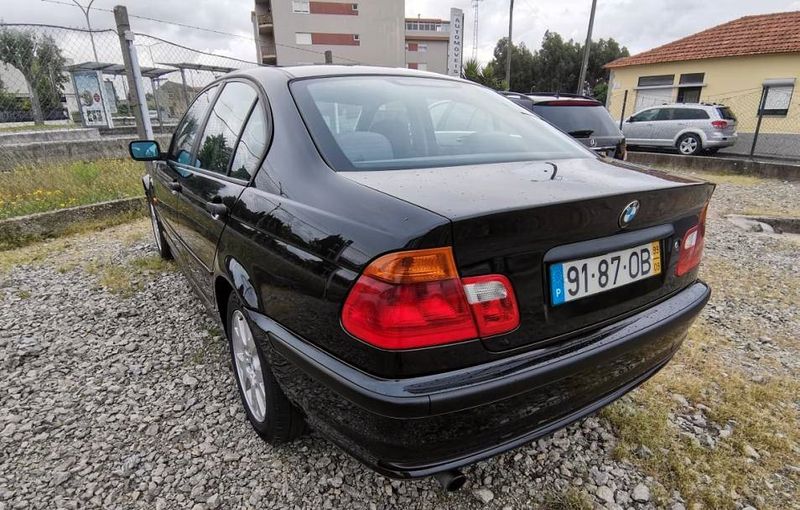 BMW 316i • 1999 • 249,999 km 2