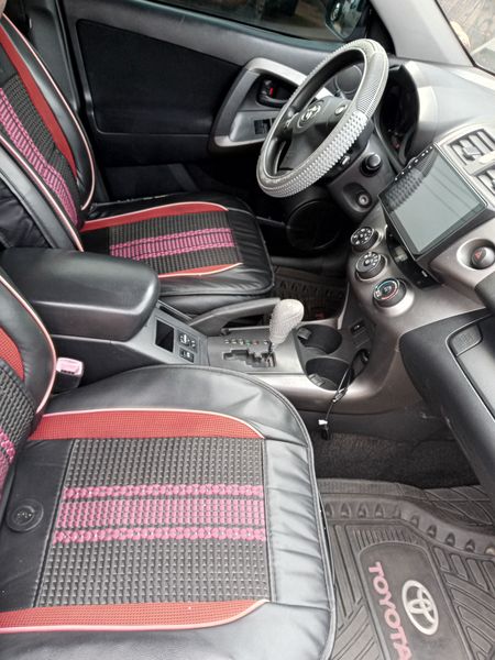 Toyota RAV4 • 2010 • 110,000 km 4