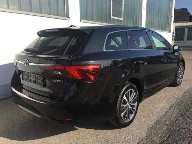 Toyota Avensis • 2017 • 88,000 km 4