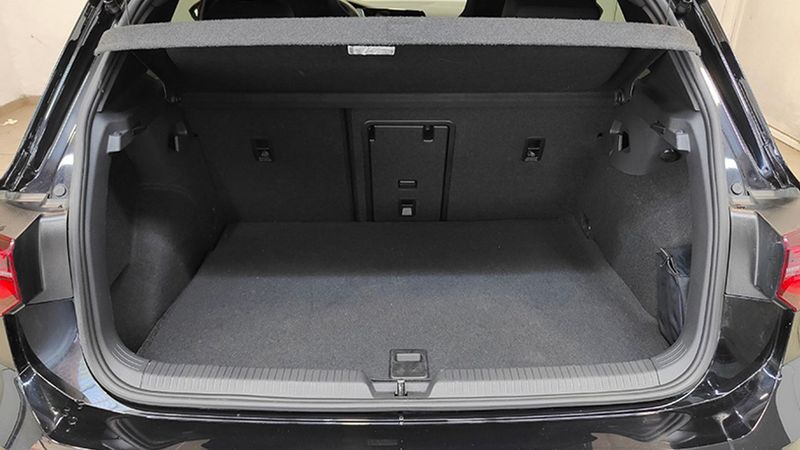 Volkswagen Golf • 2023 • 35,541 km 11