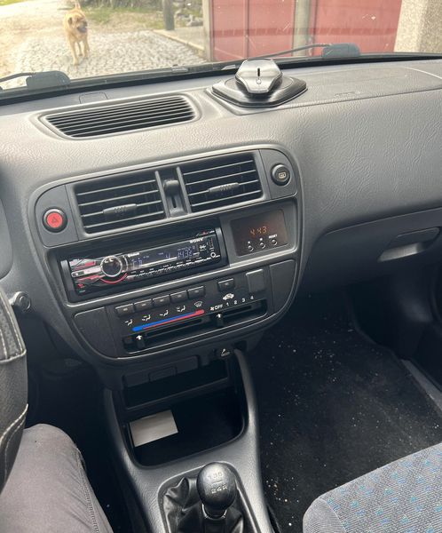 Honda Civic • 1999 • 143,000 km 4