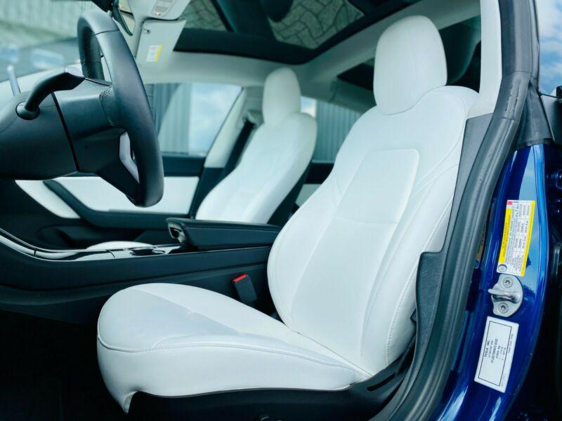 Tesla Model 3 • 2020 • 1 km 6