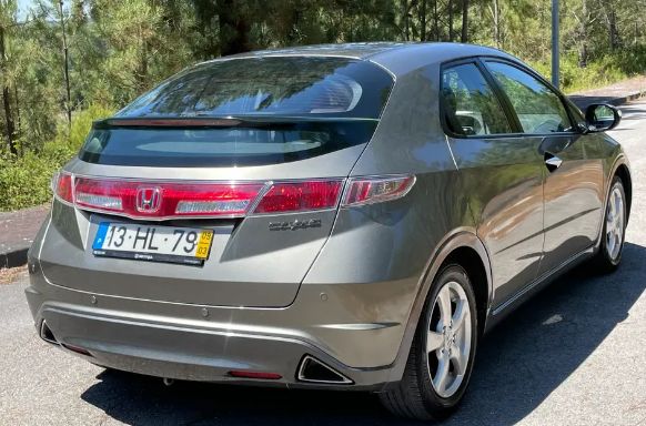 Honda Civic • 2009 • 125,000 km 2